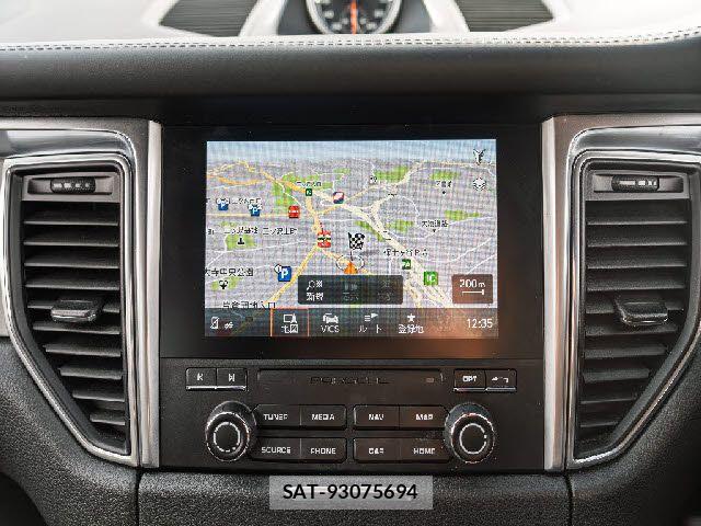 Porsche MACAN 2016-12 8660972-9