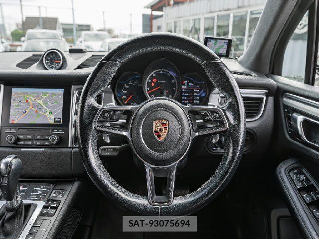 Porsche MACAN 2016-12 8660972-22