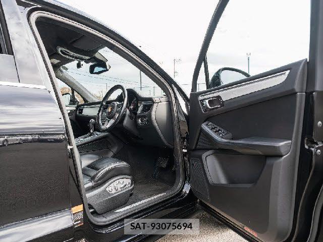 Porsche MACAN 2016-12 8660972-24