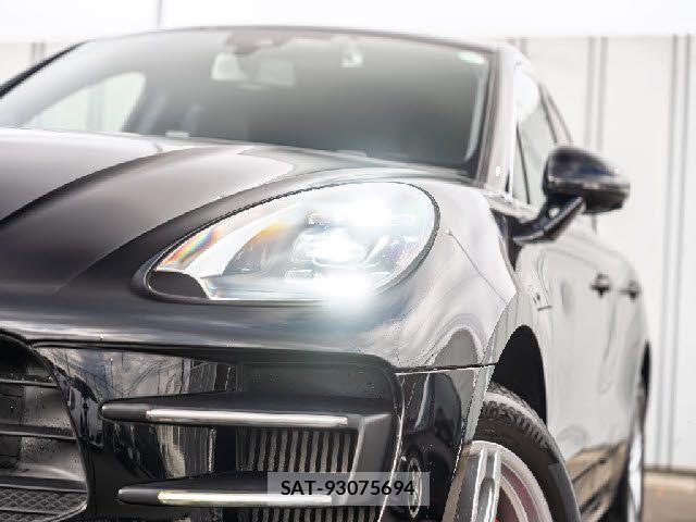 Porsche MACAN 2016-12 8660972-29