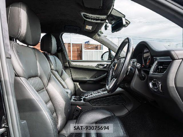 Porsche MACAN 2016-12 8660972-3