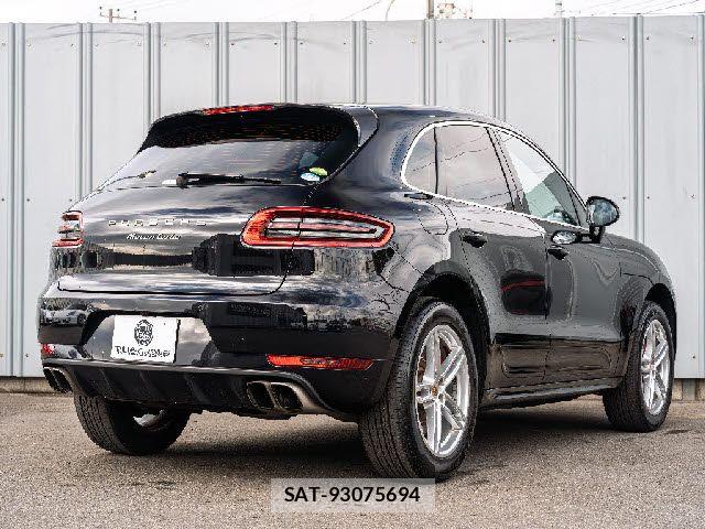 Porsche MACAN 2016-12 8660972-4