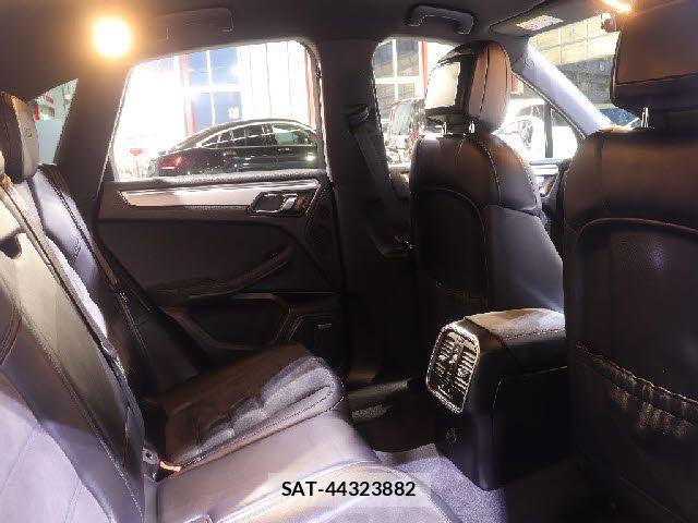 Porsche MACAN 2016-05 8666734-11