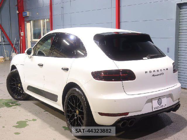 Porsche MACAN 2016-05 8666734-12