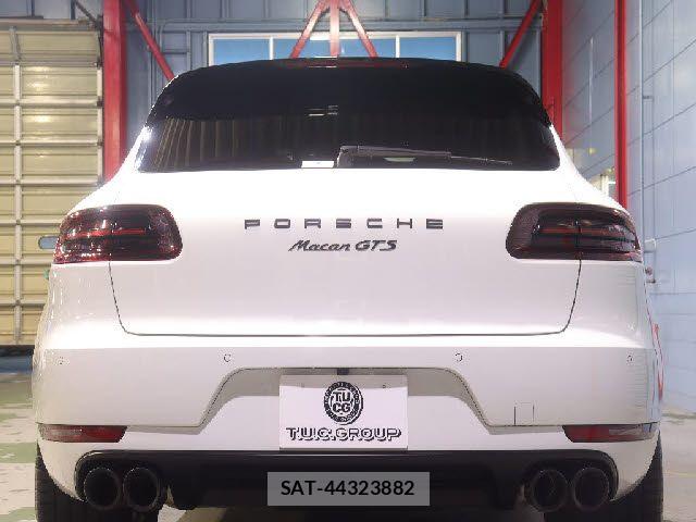 Porsche MACAN 2016-05 8666734-14