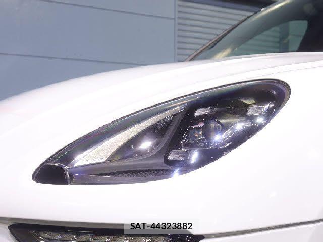 Porsche MACAN 2016-05 8666734-17