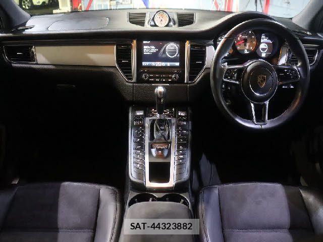 Porsche MACAN 2016-05 8666734-1