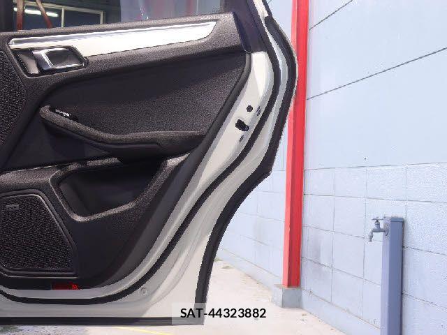 Porsche MACAN 2016-05 8666734-22