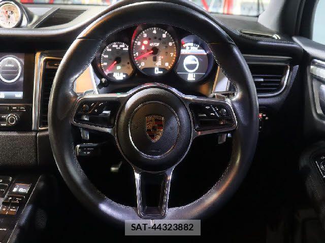 Porsche MACAN 2016-05 8666734-23