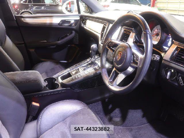 Porsche MACAN 2016-05 8666734-24
