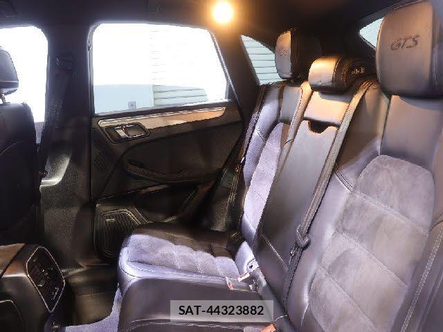 Porsche MACAN 2016-05 8666734-27