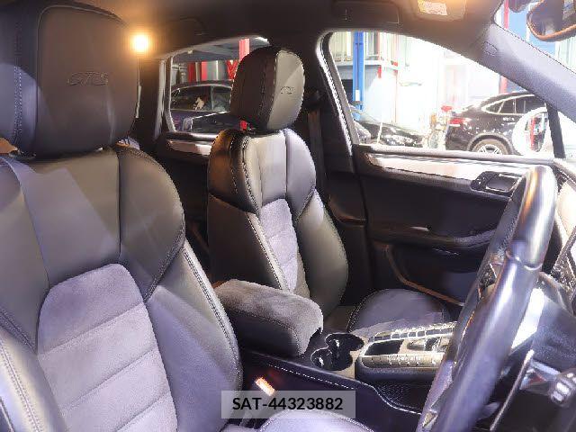 Porsche MACAN 2016-05 8666734-3