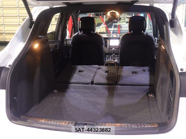 Porsche MACAN 2016-05 8666734-6