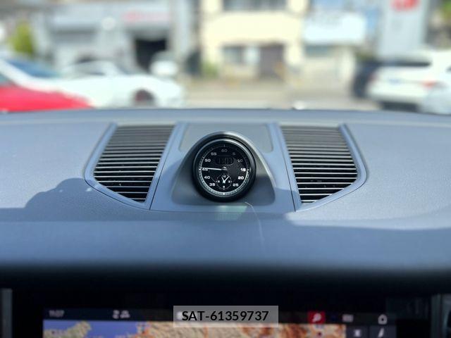 Porsche MACAN 2026-02 8660970-15