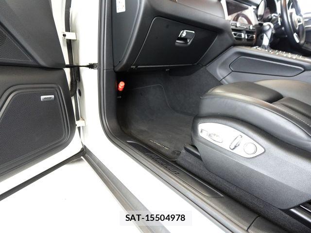 Porsche MACAN 2019-07 8686286-9
