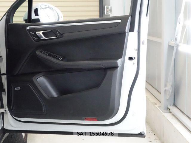 Porsche MACAN 2019-07 8686286-5