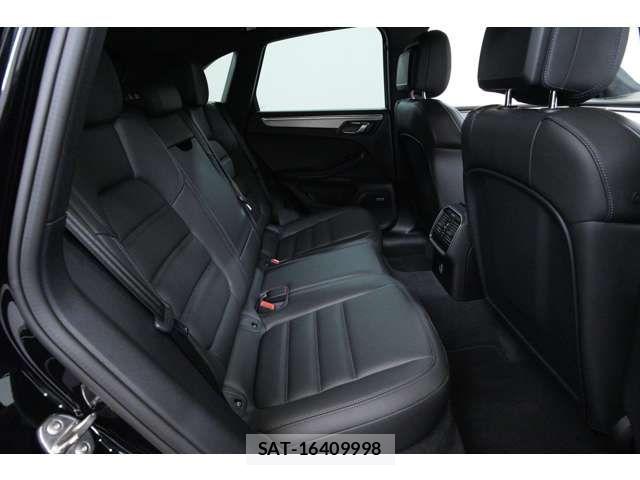 Porsche MACAN 2020-02 8686284-7