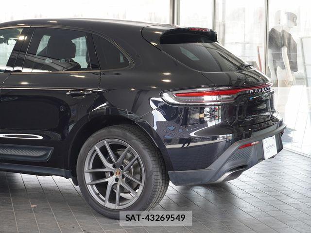 Porsche MACAN 2022-09 8797124-10