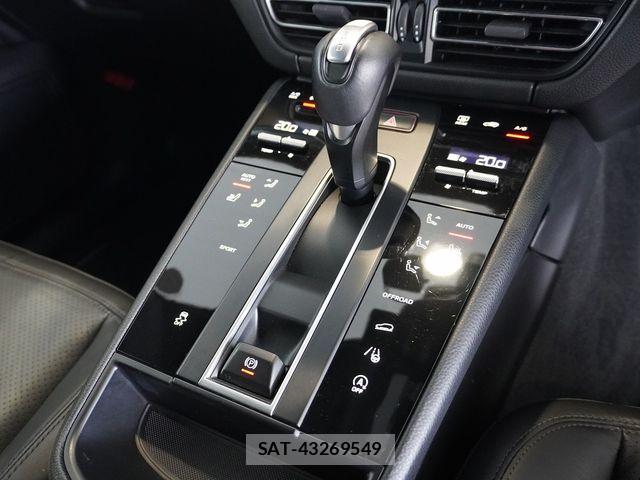 Porsche MACAN 2022-09 8797124-18