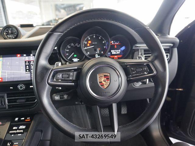 Porsche MACAN 2022-09 8797124-19