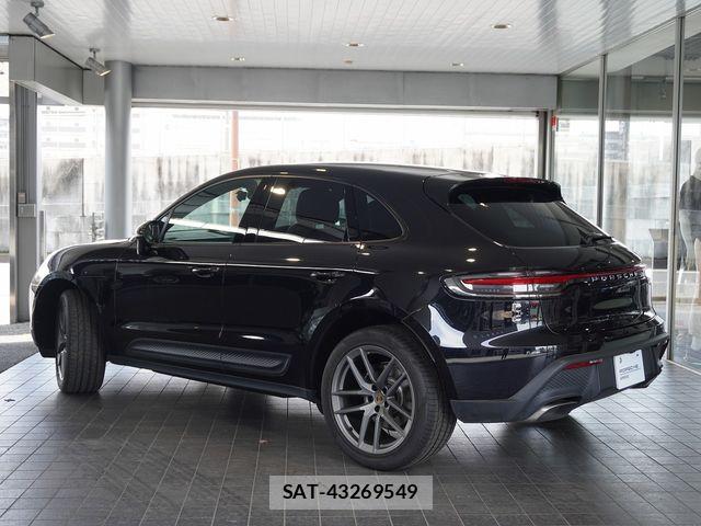 Porsche MACAN 2022-09 8797124-2