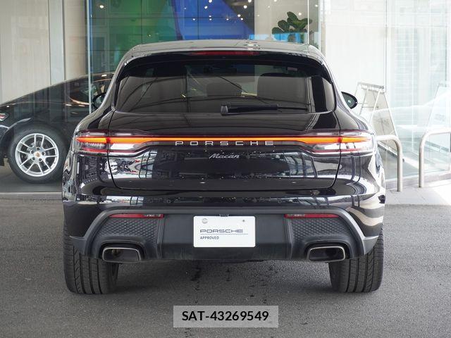 Porsche MACAN 2022-09 8797124-4