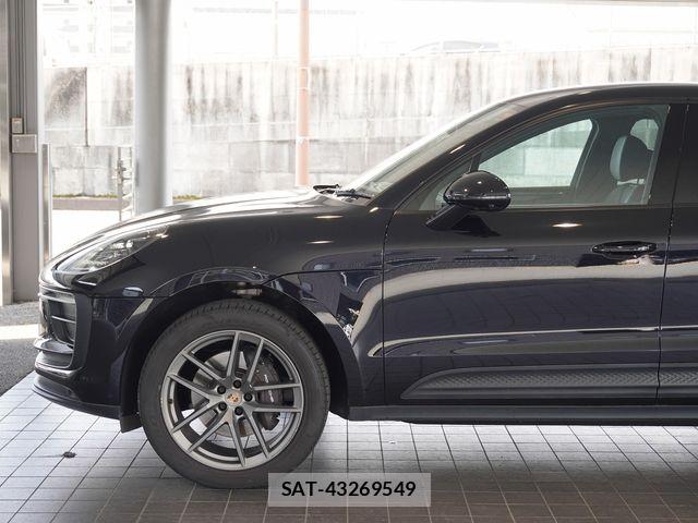 Porsche MACAN 2022-09 8797124-6