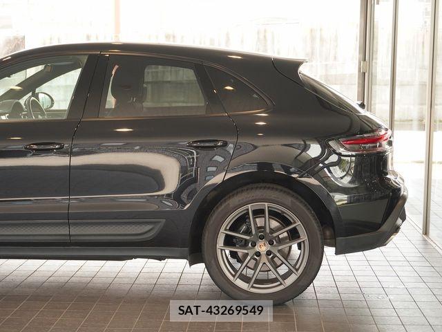 Porsche MACAN 2022-09 8797124-7