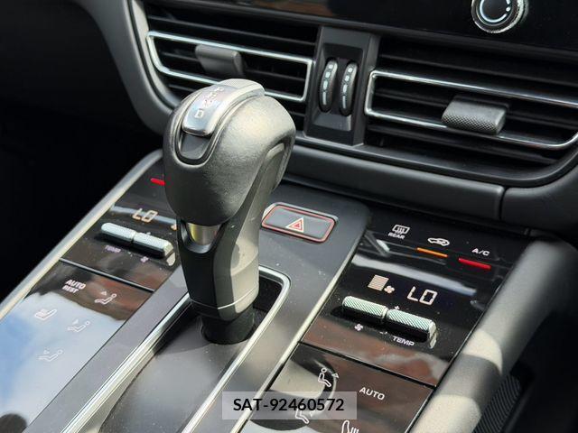 Porsche MACAN 2023-02 8797123-24