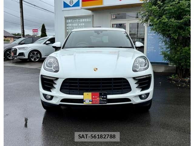 Porsche MACAN 2016-08 8831078-1