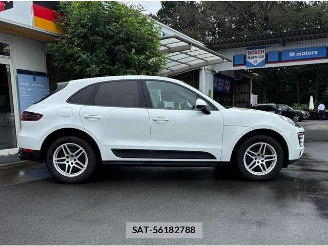 Porsche MACAN 2016-08 8831078-2