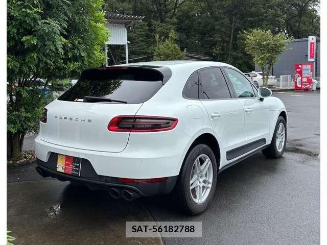 Porsche MACAN 2016-08 8831078-3