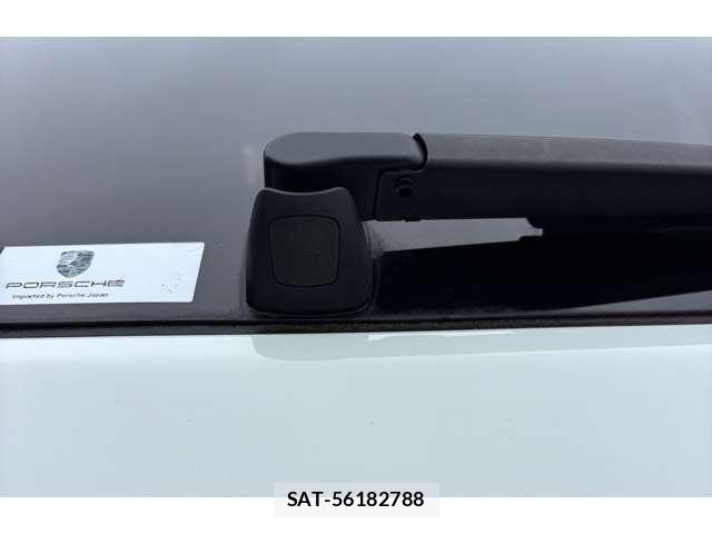 Porsche MACAN 2016-08 8831078-6