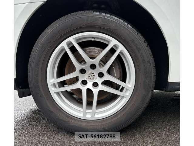 Porsche MACAN 2016-08 8831078-8