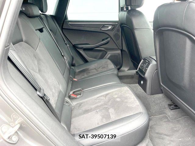 Porsche MACAN 2016-01 8849865-9