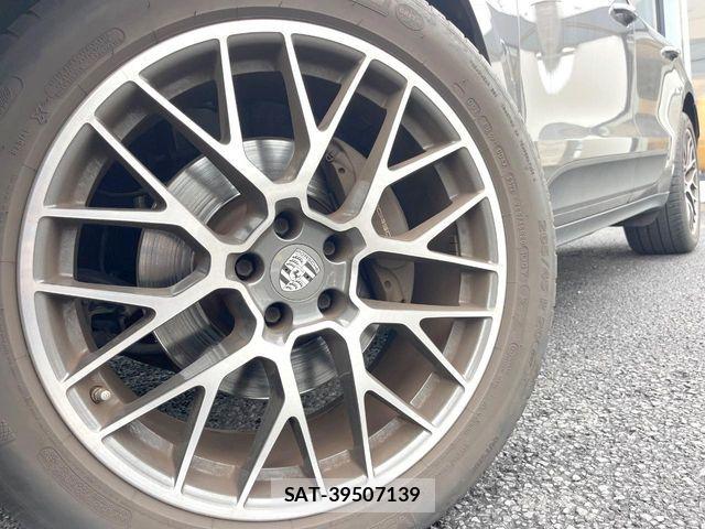 Porsche MACAN 2016-01 8849865-13