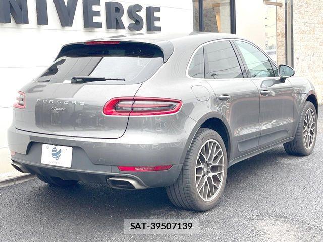 Porsche MACAN 2016-01 8849865-17