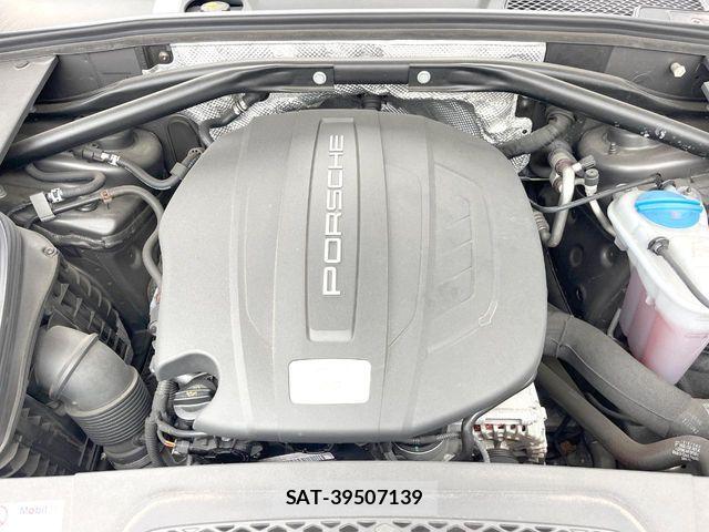 Porsche MACAN 2016-01 8849865-18