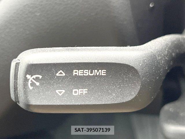Porsche MACAN 2016-01 8849865-7