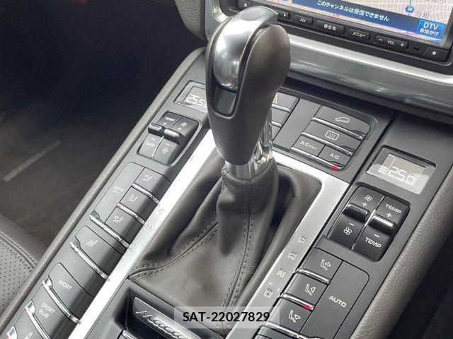 Porsche MACAN 2014-11 8850357-10