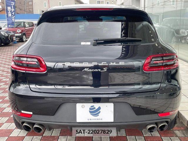 Porsche MACAN 2014-11 8850357-13