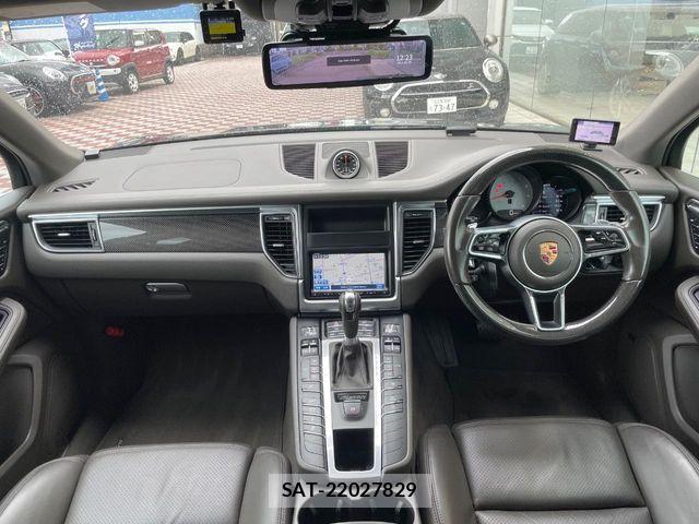 Porsche MACAN 2014-11 8850357-1