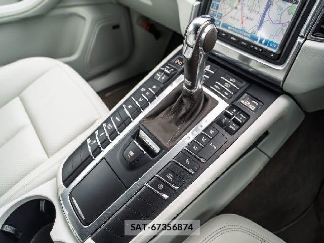 Porsche MACAN 2015-08 8881564-18