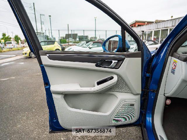 Porsche MACAN 2015-08 8881564-20