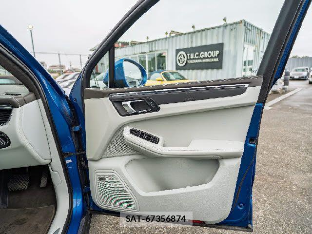 Porsche MACAN 2015-08 8881564-21