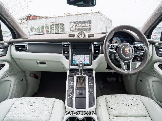 Porsche MACAN 2015-08 8881564-2