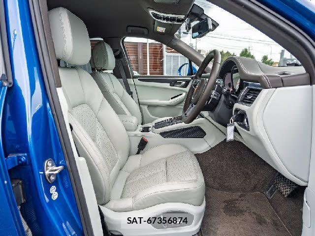 Porsche MACAN 2015-08 8881564-3