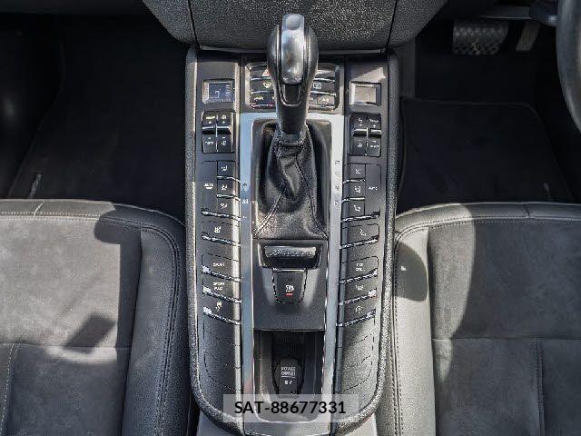 Porsche MACAN 2019-02 8881563-11