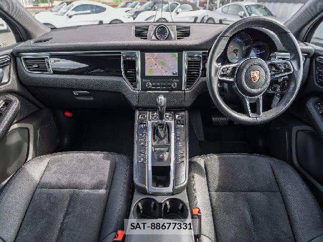 Porsche MACAN 2019-02 8881563-2