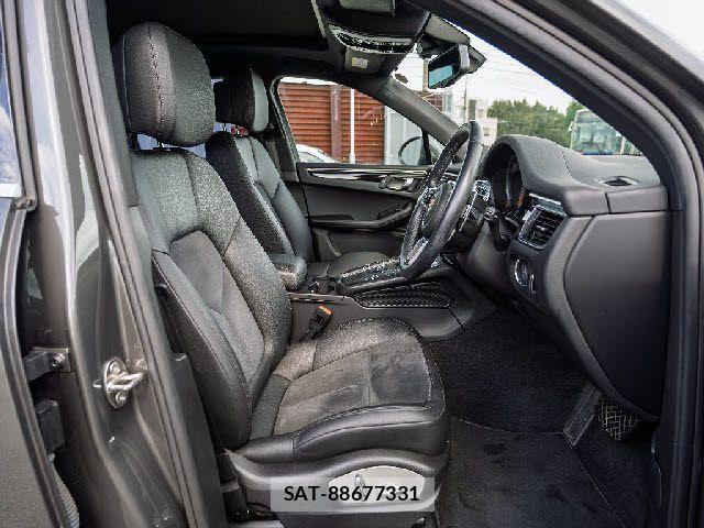 Porsche MACAN 2019-02 8881563-3